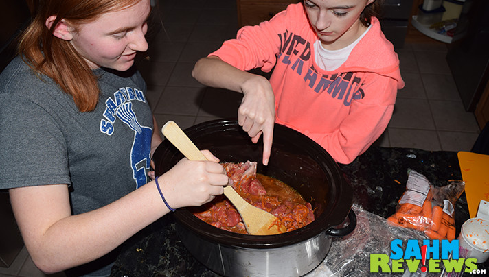 Looking for a simple recipe the kids will enjoy and can make for the whole family? Try out this slow cooker Mongolian Beef recipe the next time the kids are looking for something to do! - SahmReviews.com