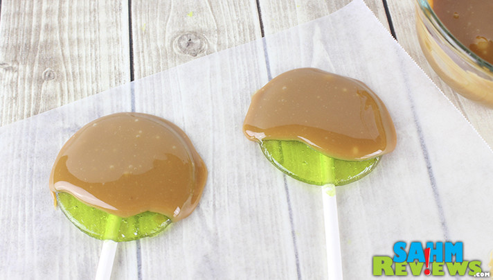 If you love caramel apples and have a sweet tooth for Jolly Ranchers, you have to try out our recipe for Caramel Apple Lollipops! - SahmReviews.com