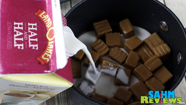 If you love caramel apples and have a sweet tooth for Jolly Ranchers, you have to try out our recipe for Caramel Apple Lollipops! - SahmReviews.com