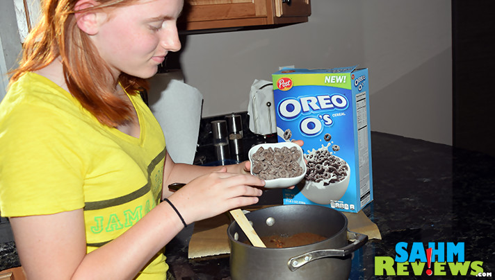 Give your cereal bar recipe a boost with Post Oreo O's cereal. Check out this simple Oreo Oh-So-Gooey No Bake Cookie Recipe. - SahmReviews.com