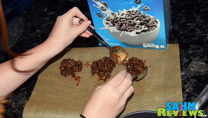 Give your cereal bar recipe a boost with Post Oreo O's cereal. Check out this simple Oreo Oh-So-Gooey No Bake Cookie Recipe. - SahmReviews.com