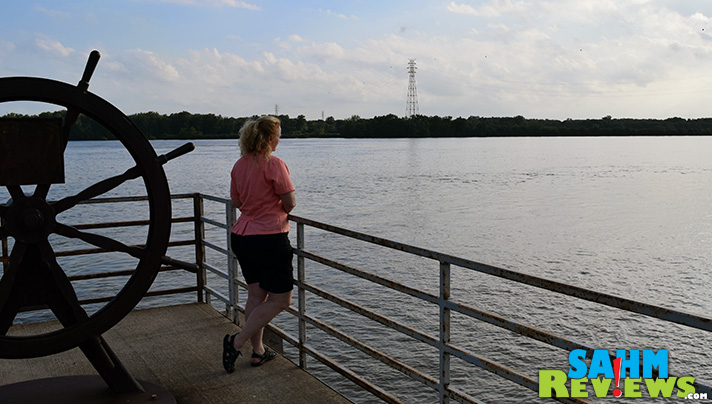 The Mississippi River can be beautiful. Living Lands and Waters is doing their part to keep it that way. - SahmReviews.com